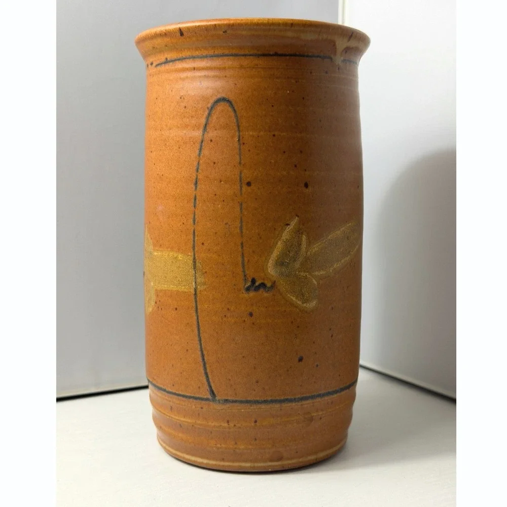 Barking Spider Pottery Vase Utensil Holder